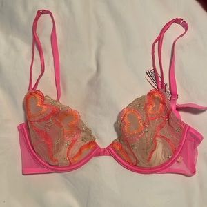 Beautiful and fun, pink and orange hearts, unlined bra